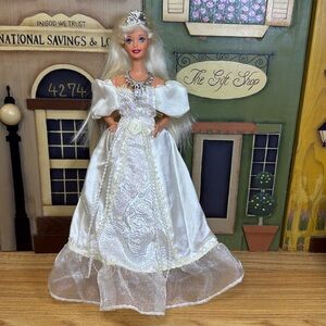Vintage 1976 Princess Barbie White Glittery Gown